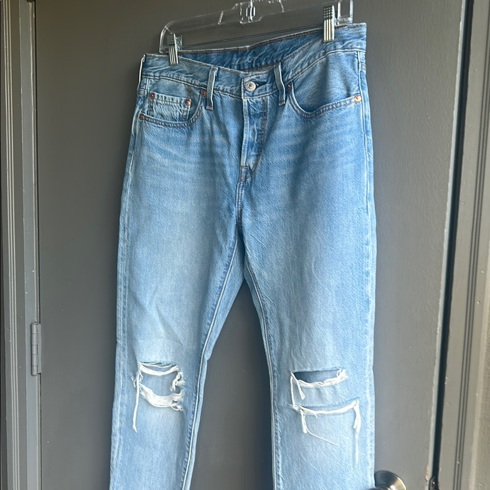 501 boyfriend Jean woman's Classic Blue Distressed